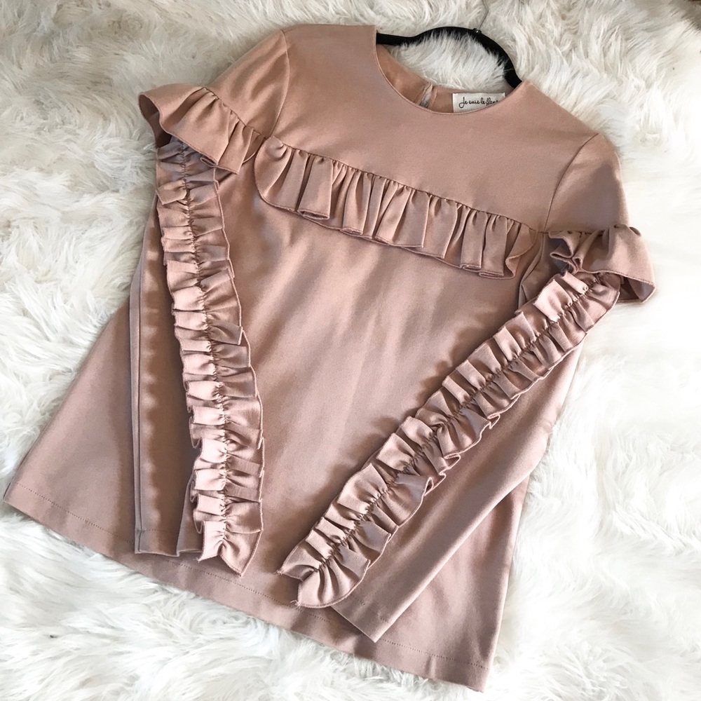 Beautiful ruffle top‼️
